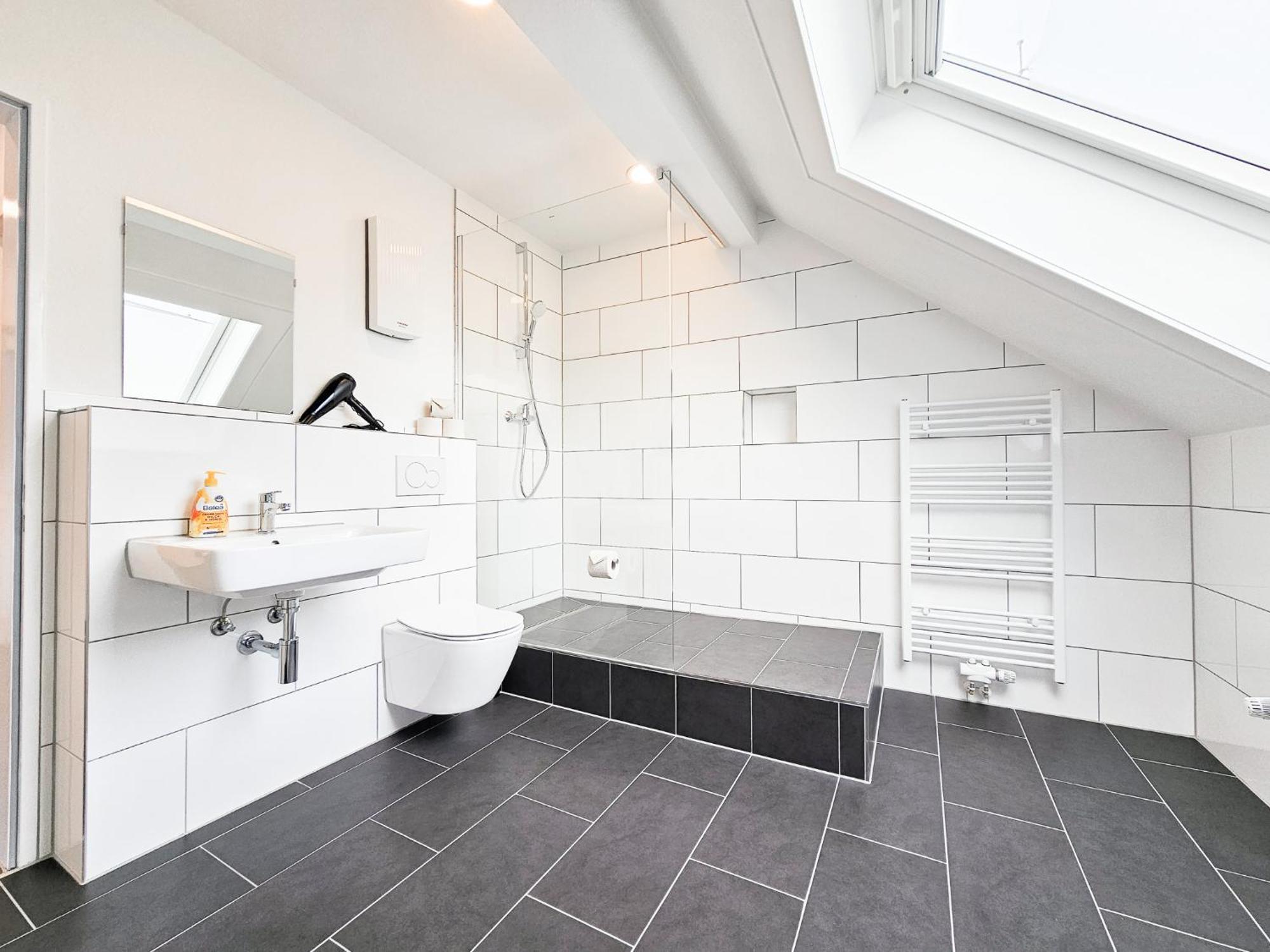 Raj Living - City Center Apartments With 5 Rooms - 10 Min Messe Dus Dusseldorf Luaran gambar